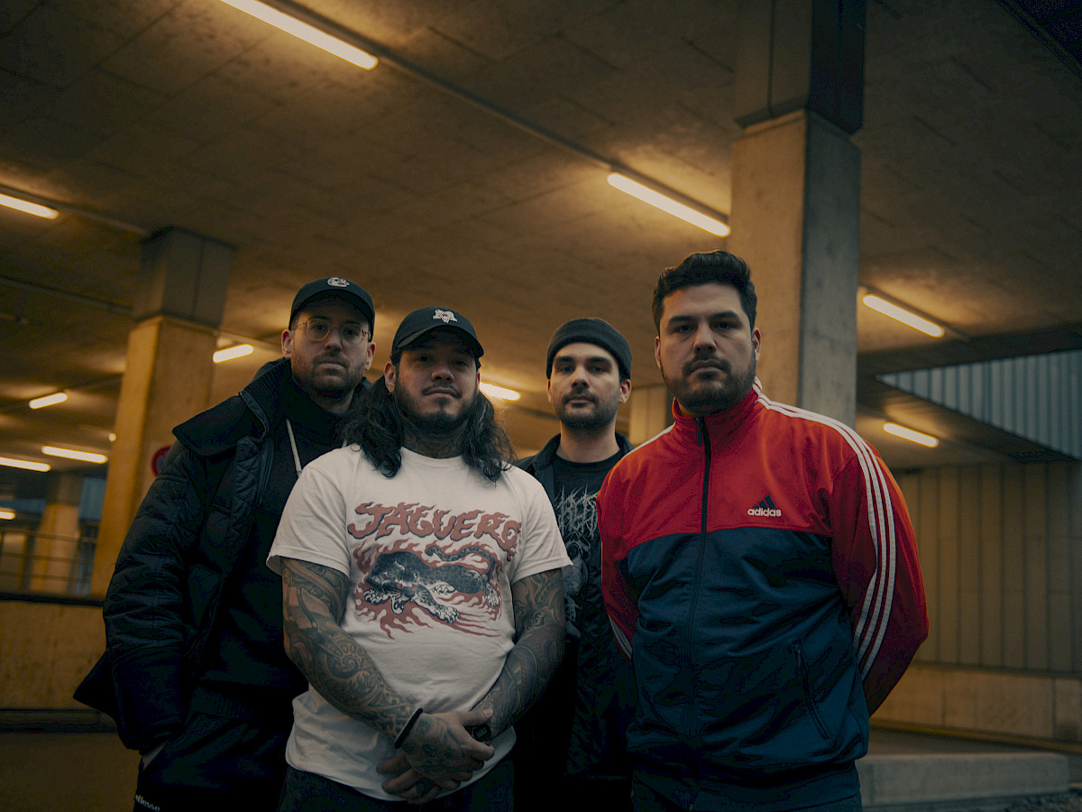 Desert Lily + Sin Imperio